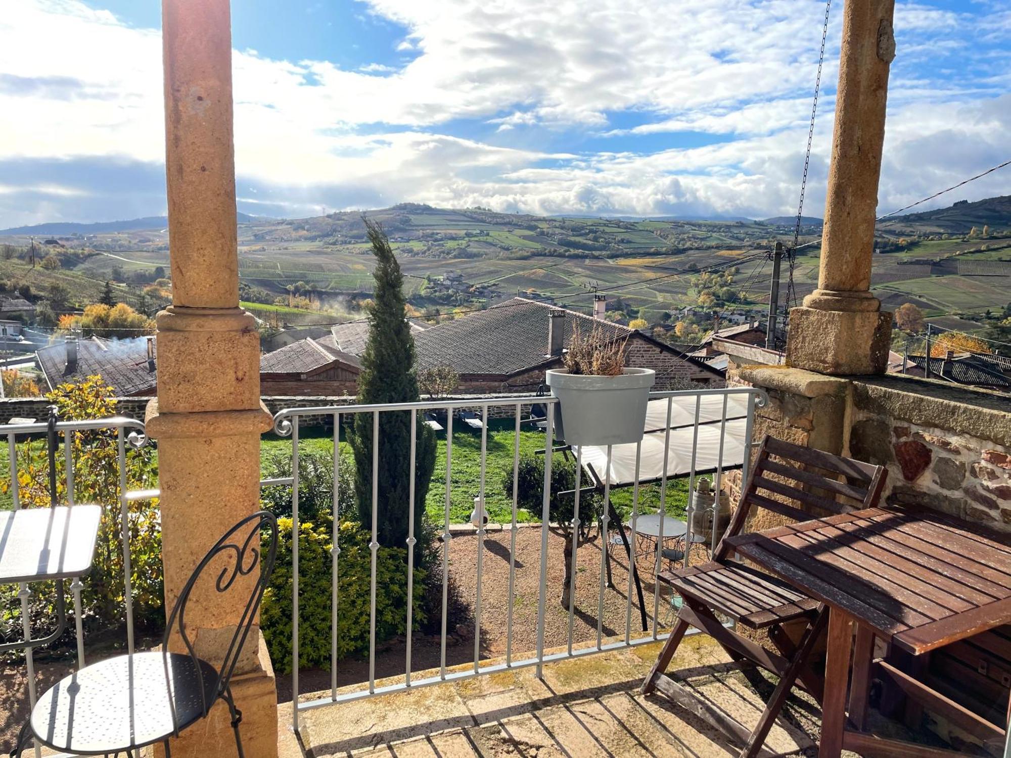 Au Petit Bonheur Chez Bambina Hotel Leynes Bagian luar foto