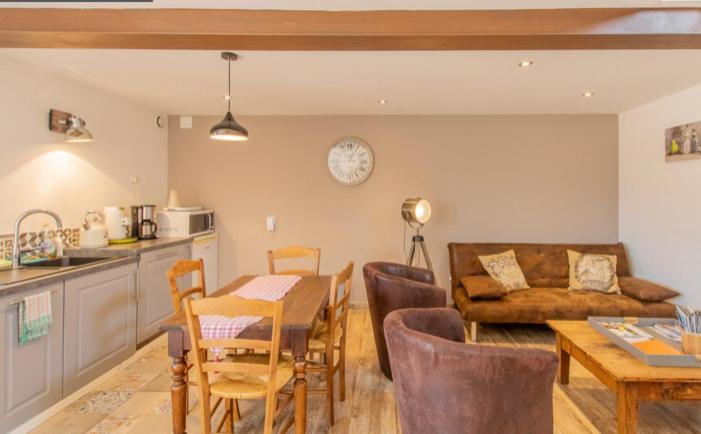 Au Petit Bonheur Chez Bambina Hotel Leynes Bagian luar foto