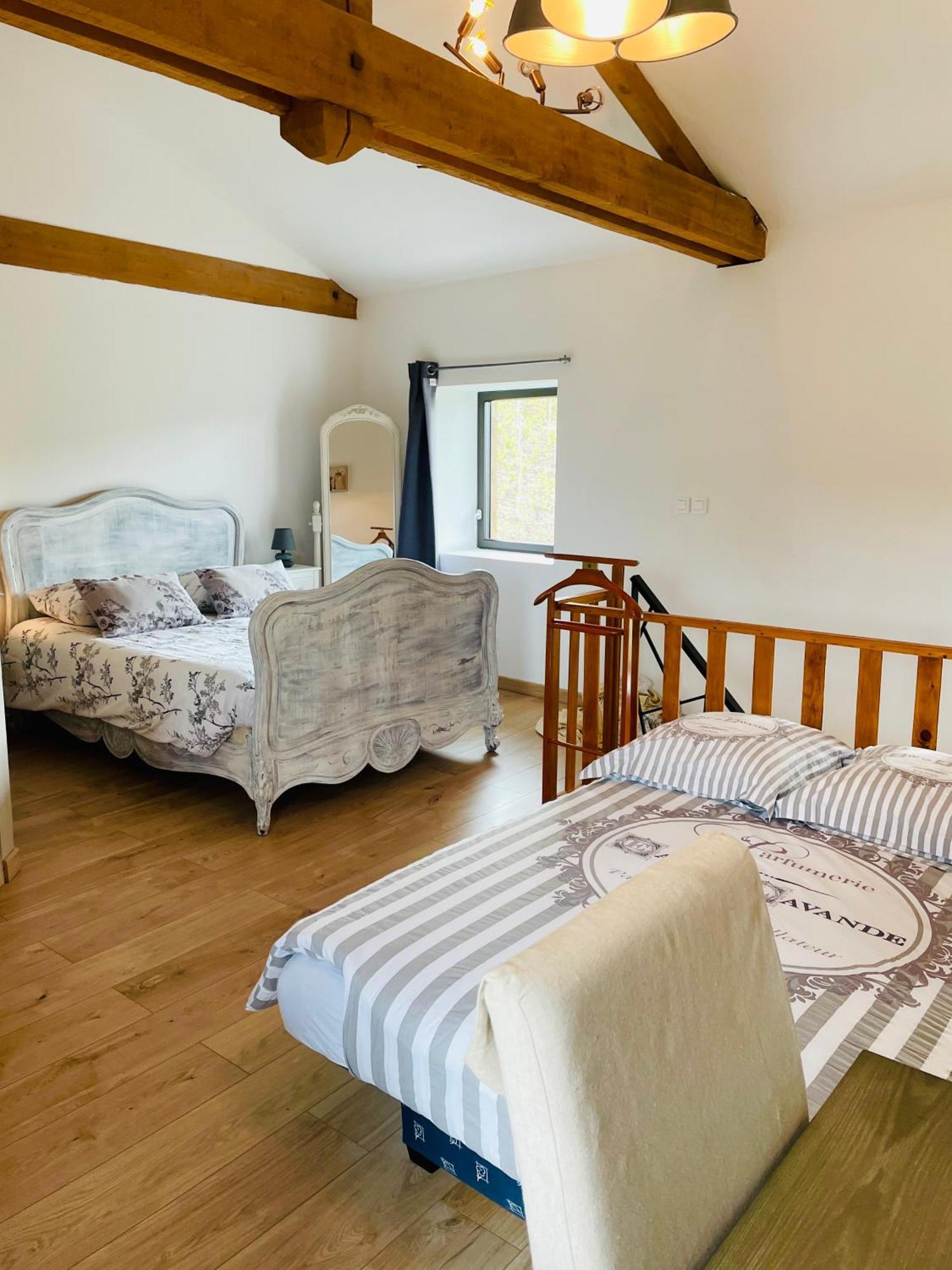 Au Petit Bonheur Chez Bambina Hotel Leynes Bagian luar foto