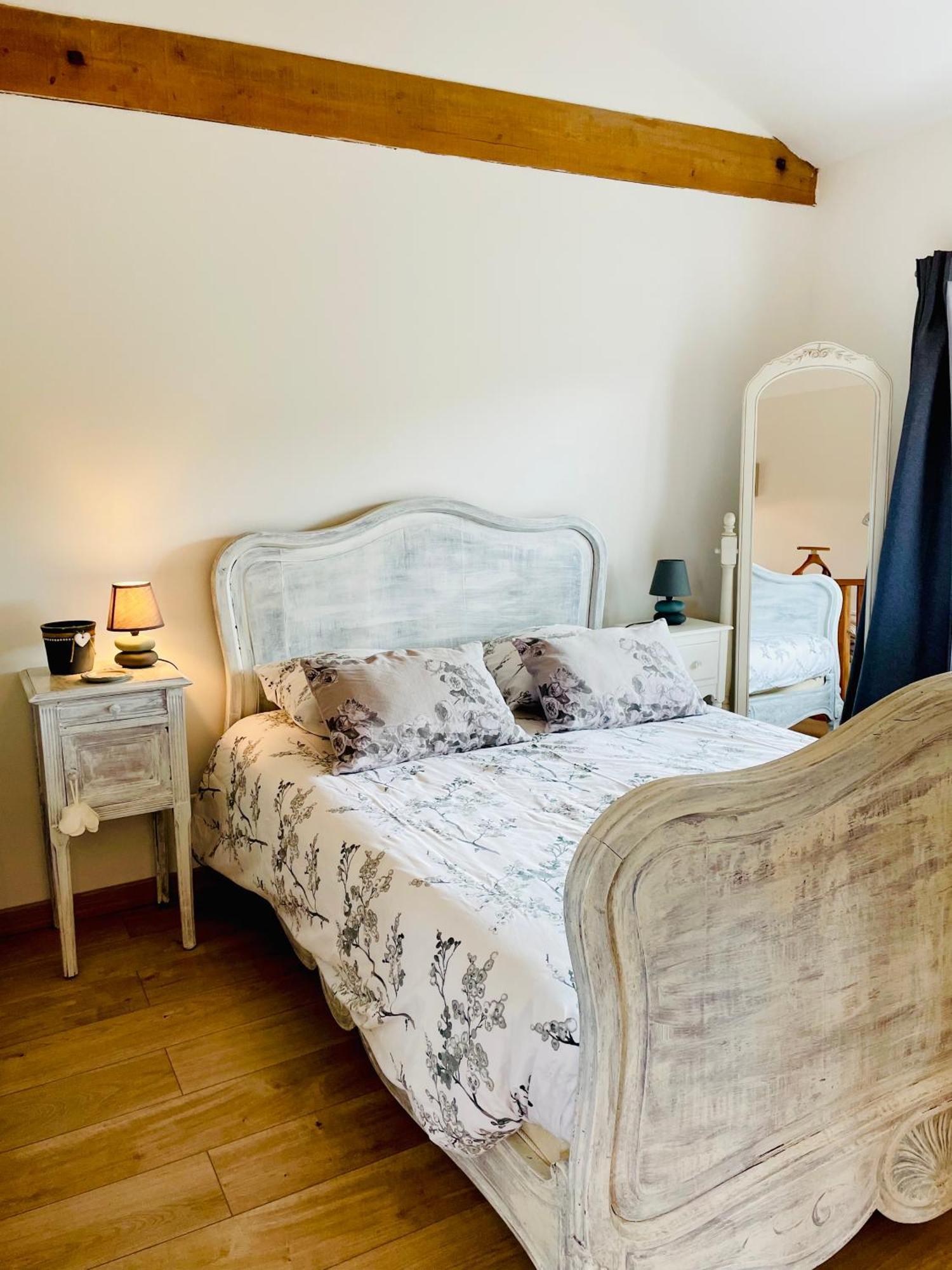 Au Petit Bonheur Chez Bambina Hotel Leynes Bagian luar foto