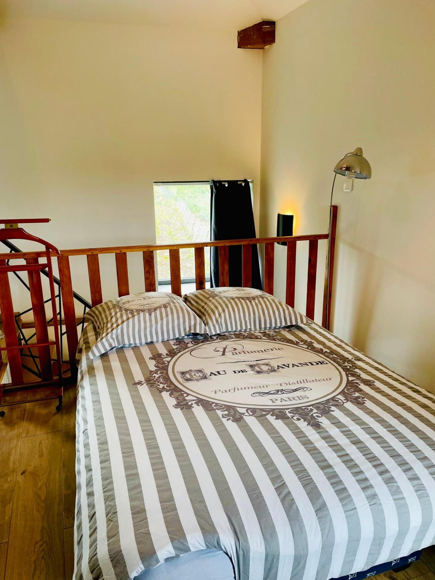 Au Petit Bonheur Chez Bambina Hotel Leynes Bagian luar foto