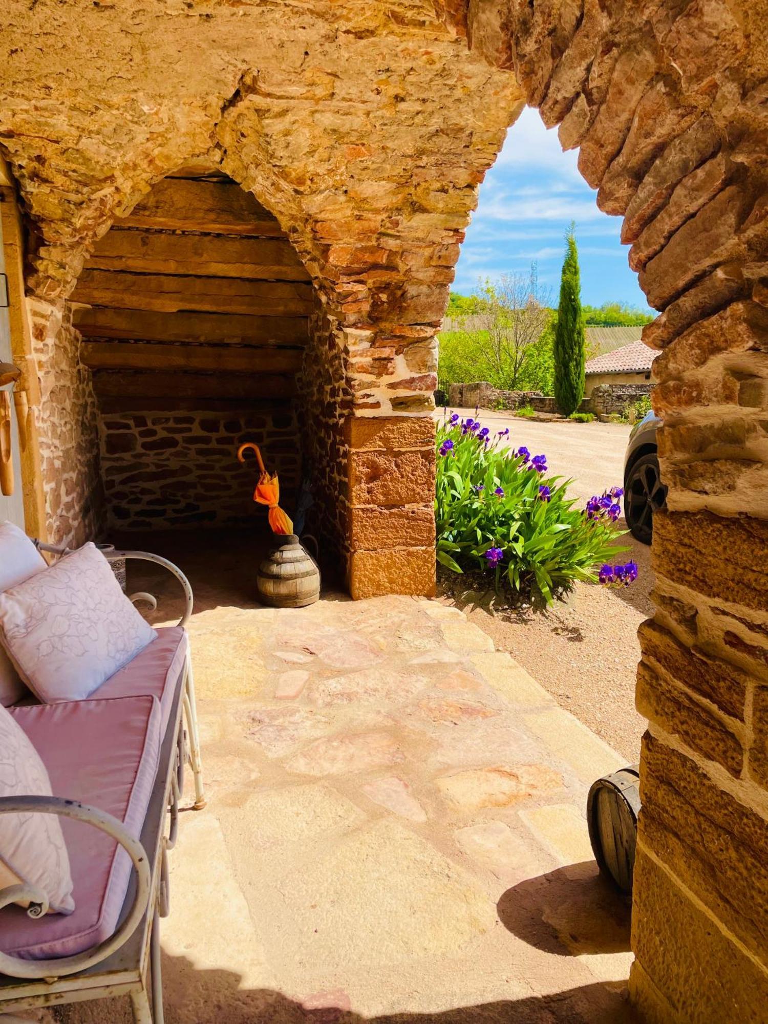 Au Petit Bonheur Chez Bambina Hotel Leynes Bagian luar foto