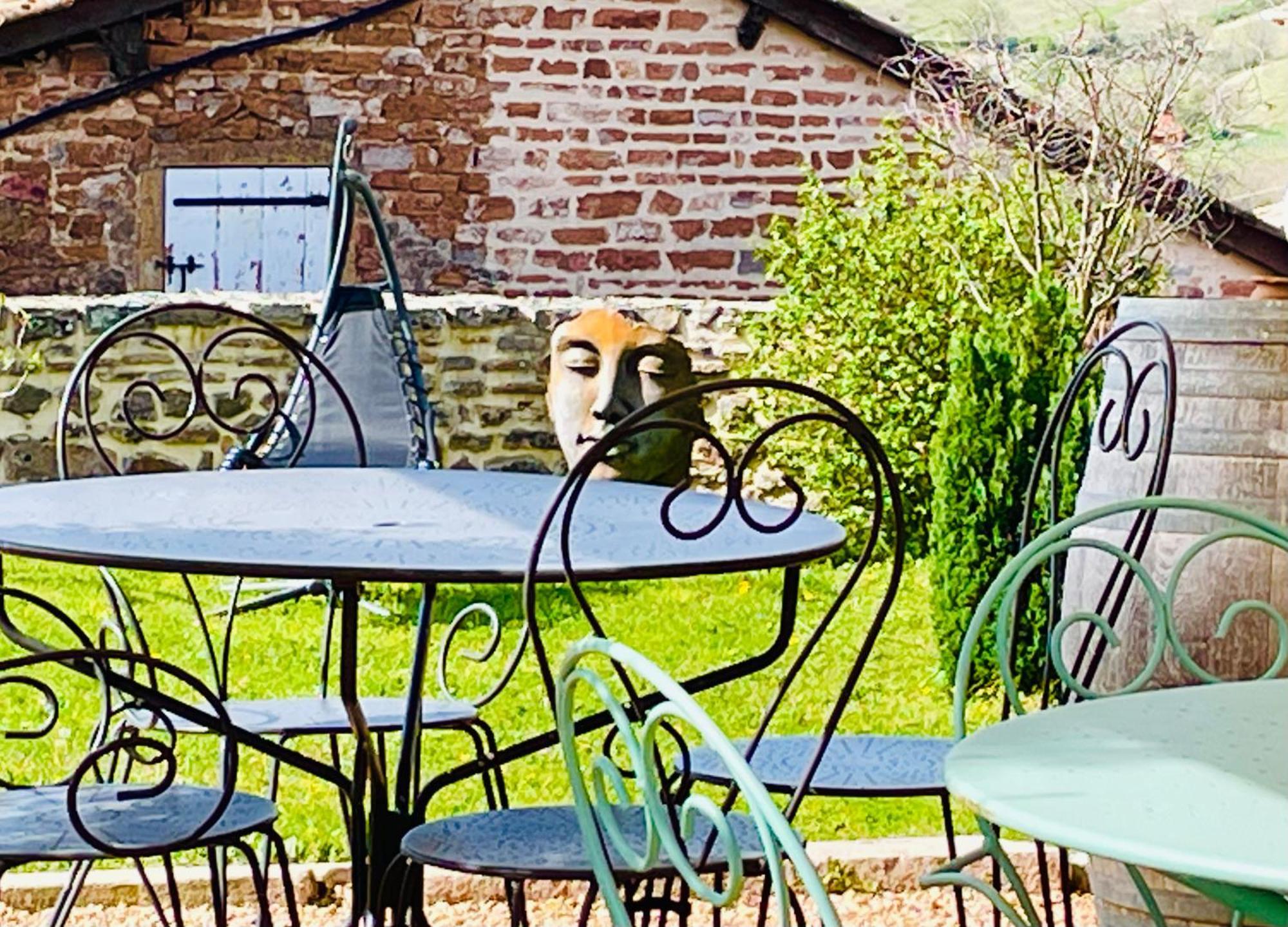 Au Petit Bonheur Chez Bambina Hotel Leynes Bagian luar foto