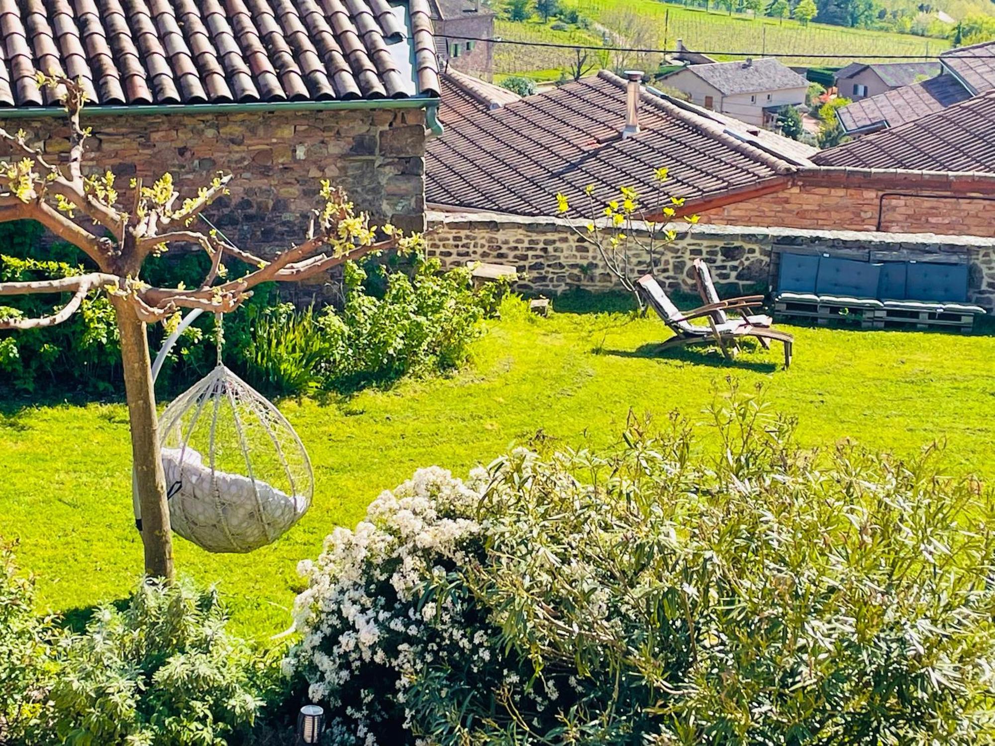 Au Petit Bonheur Chez Bambina Hotel Leynes Bagian luar foto