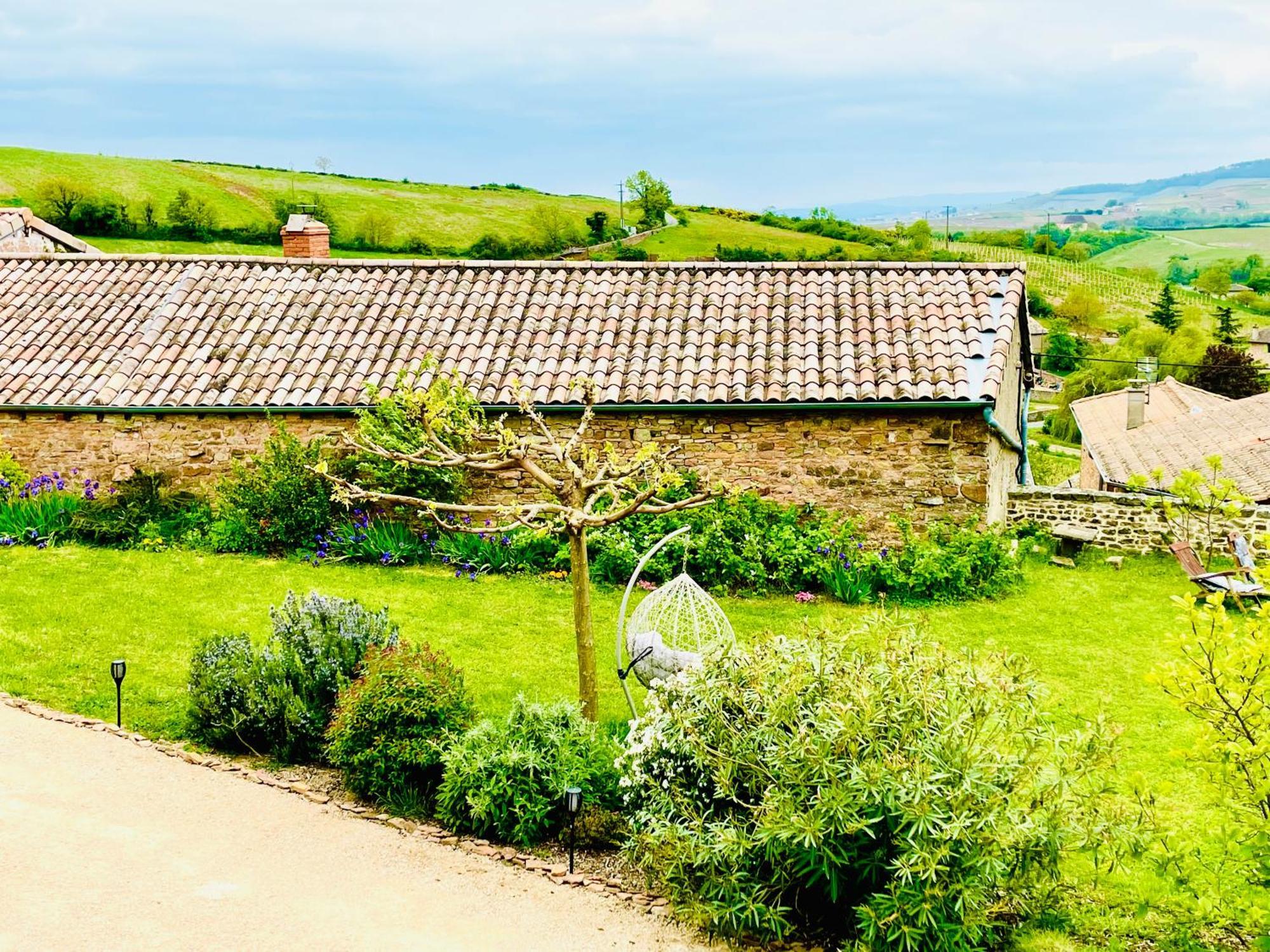 Au Petit Bonheur Chez Bambina Hotel Leynes Bagian luar foto