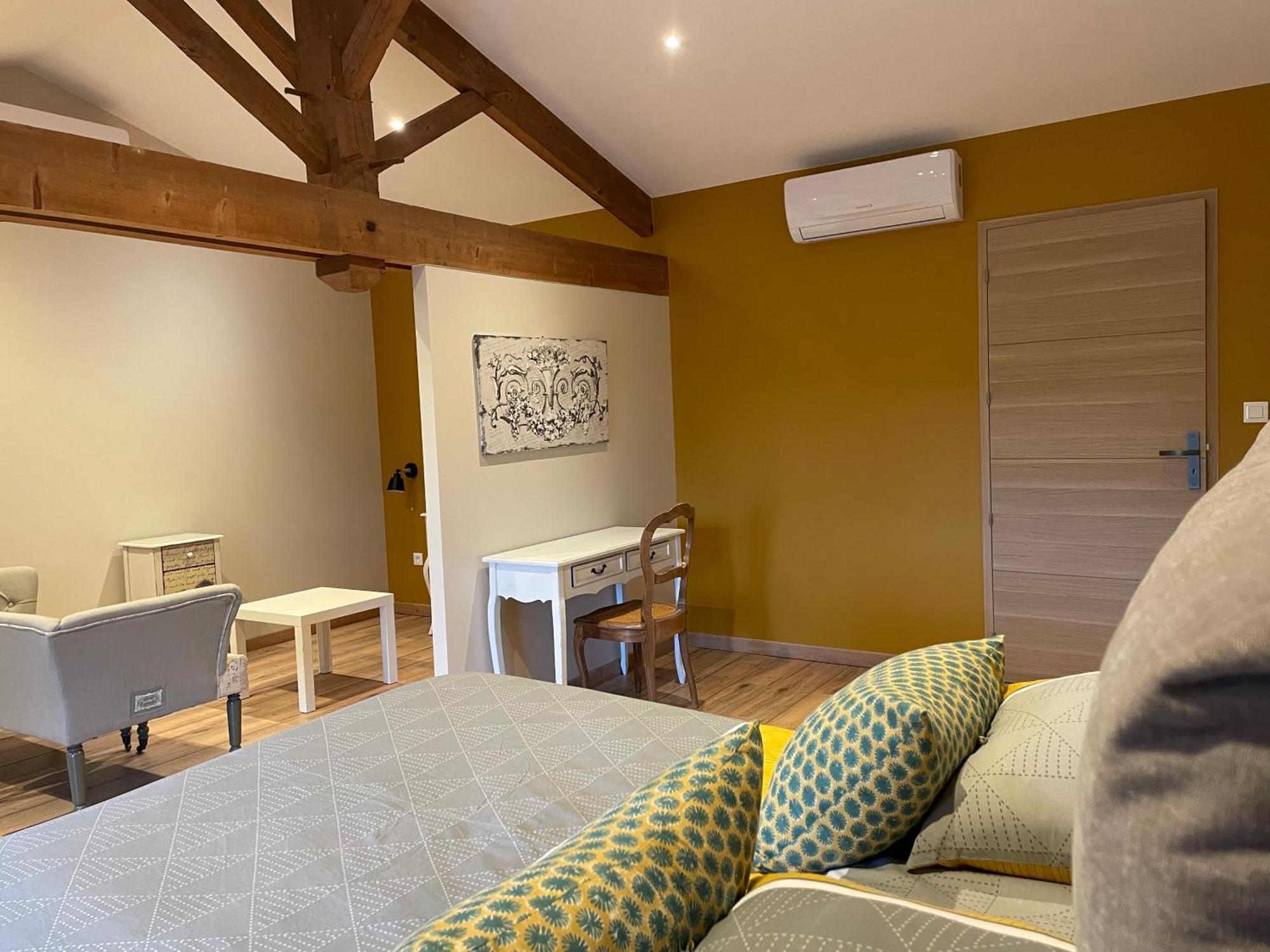 Au Petit Bonheur Chez Bambina Hotel Leynes Bagian luar foto
