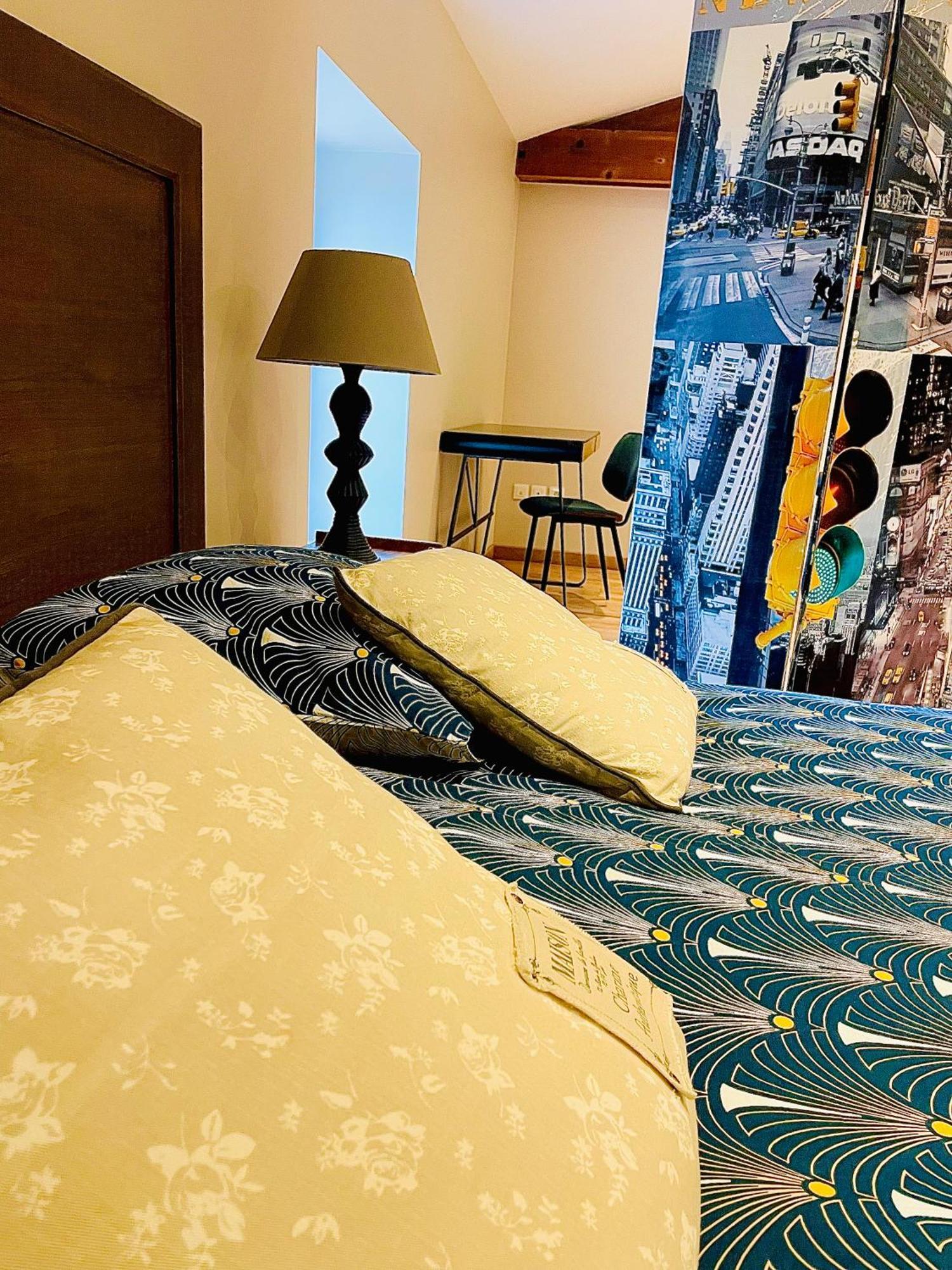 Au Petit Bonheur Chez Bambina Hotel Leynes Bagian luar foto