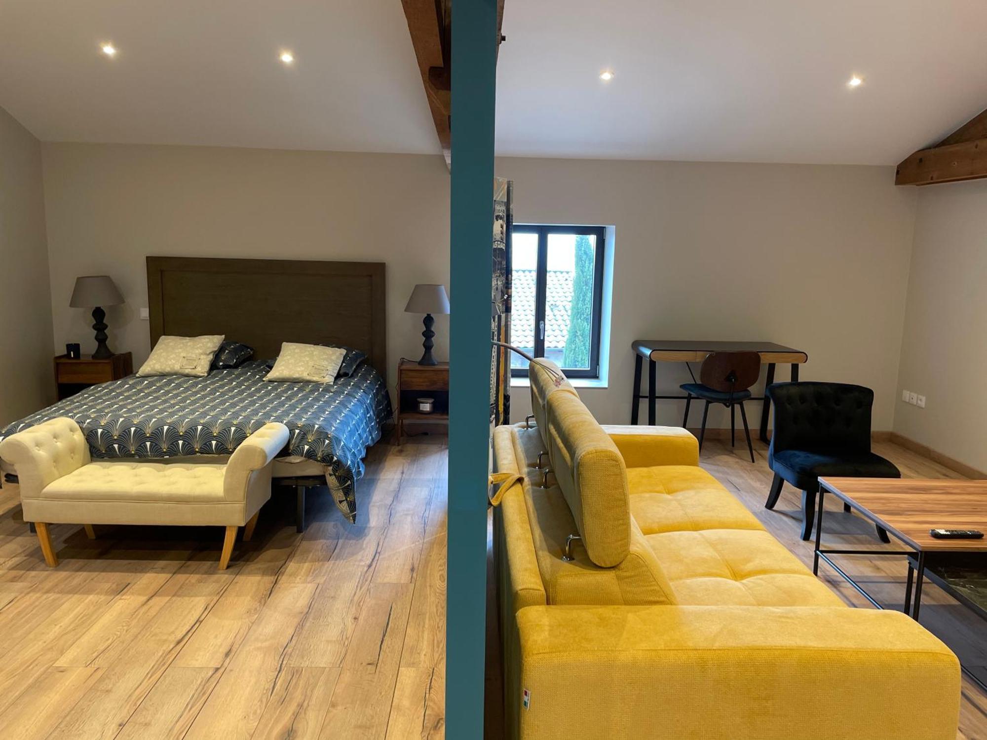 Au Petit Bonheur Chez Bambina Hotel Leynes Bagian luar foto