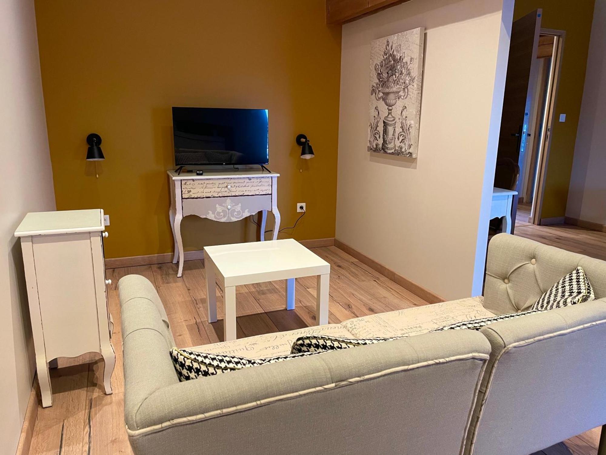 Au Petit Bonheur Chez Bambina Hotel Leynes Bagian luar foto