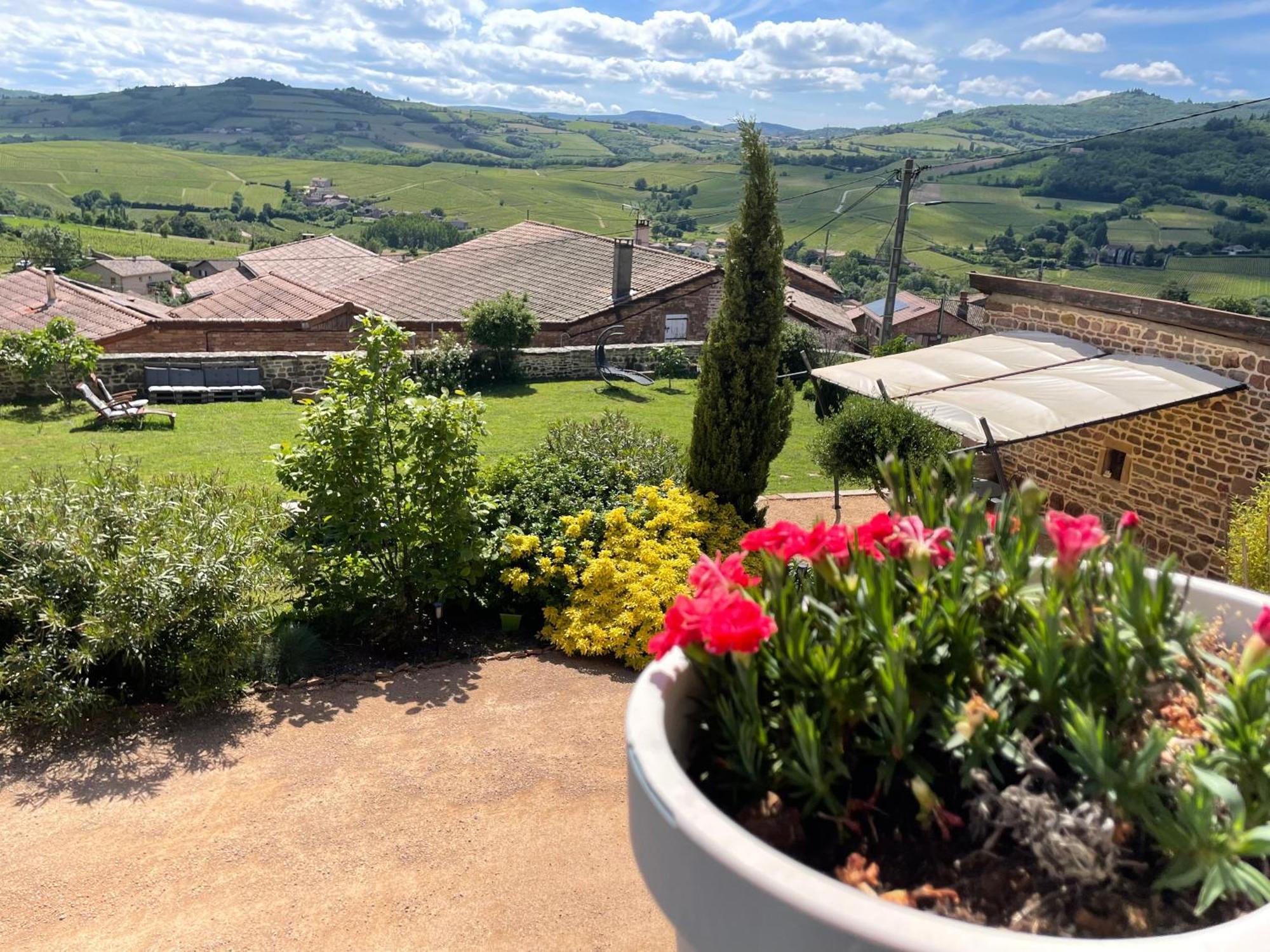 Au Petit Bonheur Chez Bambina Hotel Leynes Bagian luar foto