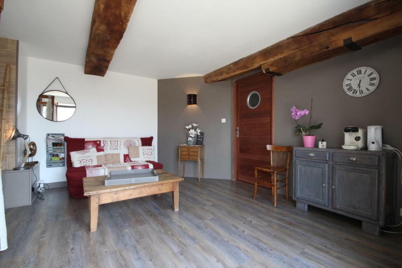 Au Petit Bonheur Chez Bambina Hotel Leynes Bagian luar foto